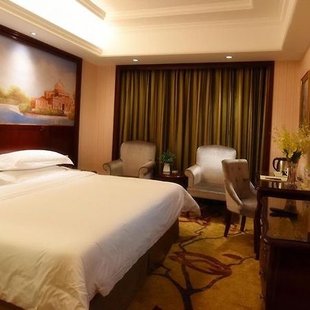 Vienna Hotel Loudi Chunyuan Pedestrian Street Zewnętrze zdjęcie