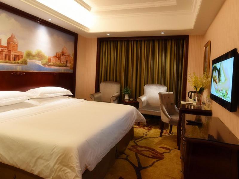 Vienna Hotel Loudi Chunyuan Pedestrian Street Zewnętrze zdjęcie