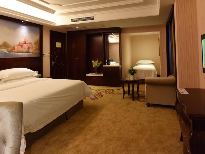 Vienna Hotel Loudi Chunyuan Pedestrian Street Zewnętrze zdjęcie