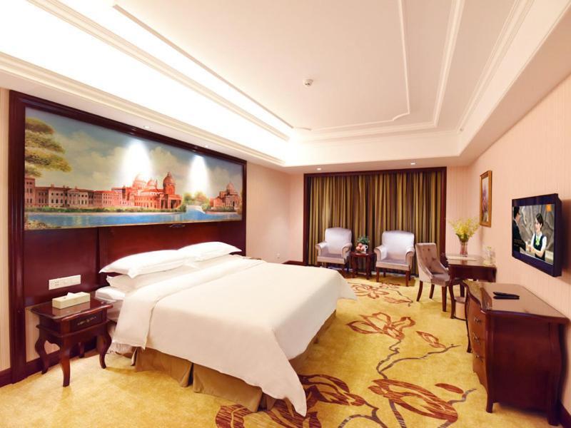 Vienna Hotel Loudi Chunyuan Pedestrian Street Zewnętrze zdjęcie