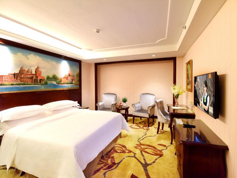 Vienna Hotel Loudi Chunyuan Pedestrian Street Zewnętrze zdjęcie